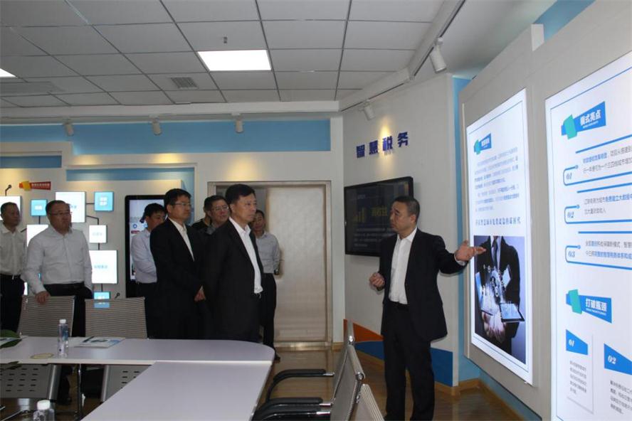 辽阳市市长王一兵莅临加拿大pc28预测电商调研.jpg 辽阳市市长王一兵莅临加拿大pc28预测电商调研.jpg